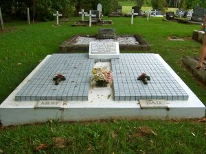 Rough, Arthur Knox & Charlotte May (nee Cramb)
Whole burial plot
